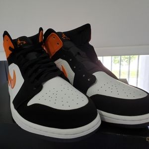 SOLD OUTSIDE OF POSH